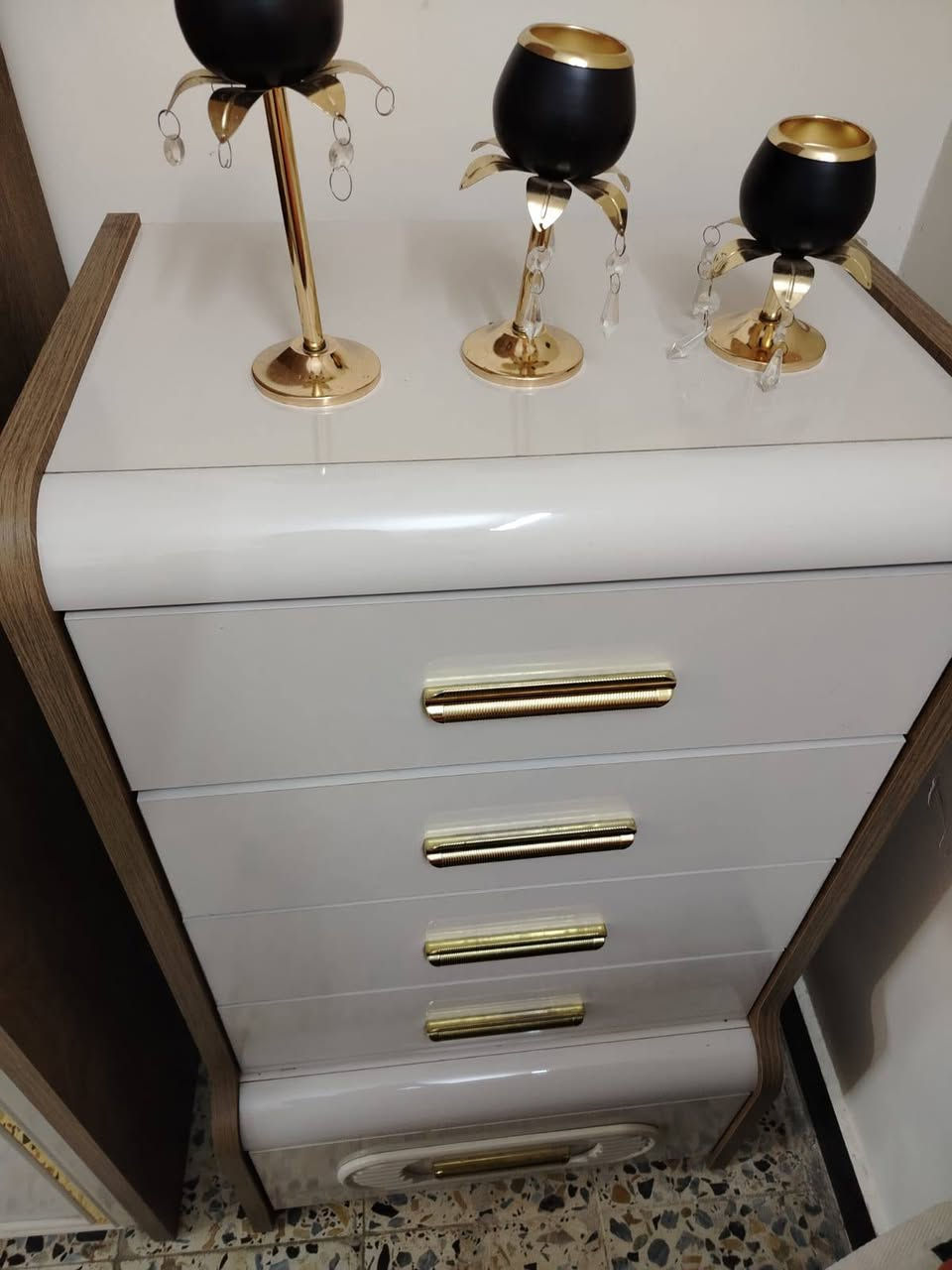 سلام عليكم
غرف نوم تركي ضخمه ١١ قطعه 
نضافه ٩٠ البيع بيه ضرر قليل 
سعر مليون ٢٥٠ وبيه مجال رقم ***********
