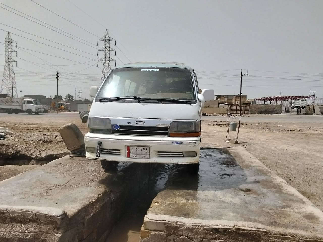 سلام عليكم سياره هايسه موديل 92مكينه كاز راعيه يدور تحويل صدر نضيف تاير نص عمر مكينه بيه تنقيص 
رقم تليفون *********** سعر 30وبيه مجال ال عنوان بغداد
