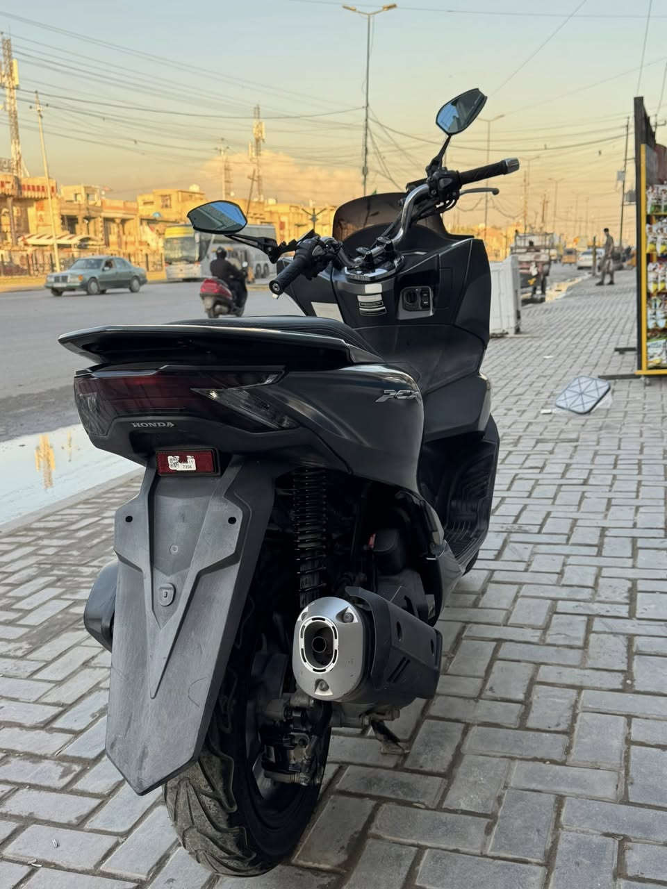 سلام عليكم هوندا pcx
بحاله الوكاله من معرض حمودي السيد نازله 
سعره 16 وبيهة مجال حك الجيه 
مكاني بغداد مدينه الصدر 
رقمي ***********
