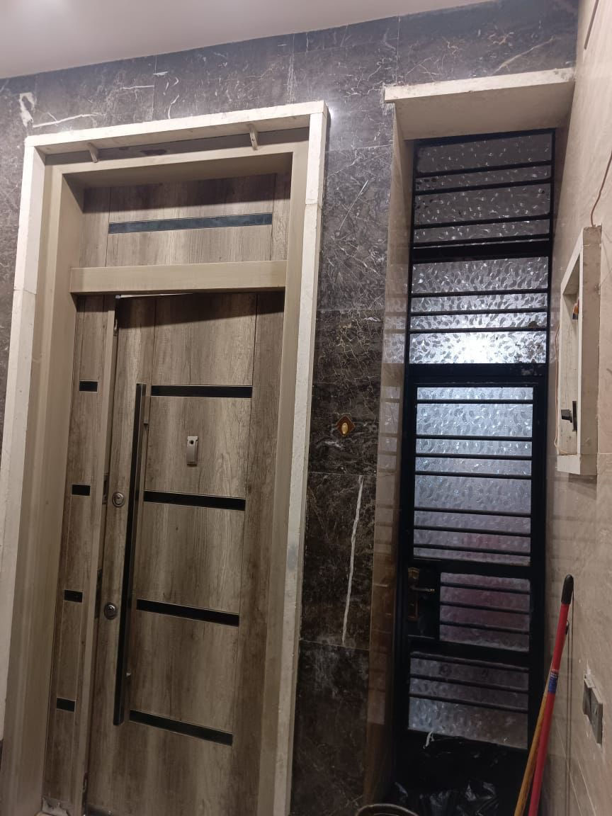 مشتمل حديث للبيع
المساحة:85م. واجهة:4.25م نزال:20م

يحتوي على مدخلين استقبال مطبخ خدمات وغرفة نوم

وغرفتين نوم وخدمات في الطابق الثاني

للاستفسار اكثر الاتصال على الرقم التالي 
*********** 
او مراجعة مكتب الدار للوساطة العقارية الكائن في حي البنوك بداية شارع الكنيسة من جهة الجسر
