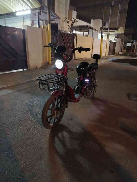 سلام عليكم دراجه شحن حجم 20 4 بطاريات بيه سويجين و بصمتين وبيه بلوتوث أشير يمنه و يسره للبيع اب 275 وبيه مجال للطيبين رقم ***********
