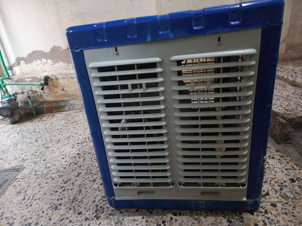 السلام عليكم يوجد مبرده نوعيه جنرال مبرده جديده شغاله سرعتين السعر 100 وبيها مجال حك الجيه المكان الرمادي الخمسه كيلو يم جامع الشهداء يوجد واتساب ***********
