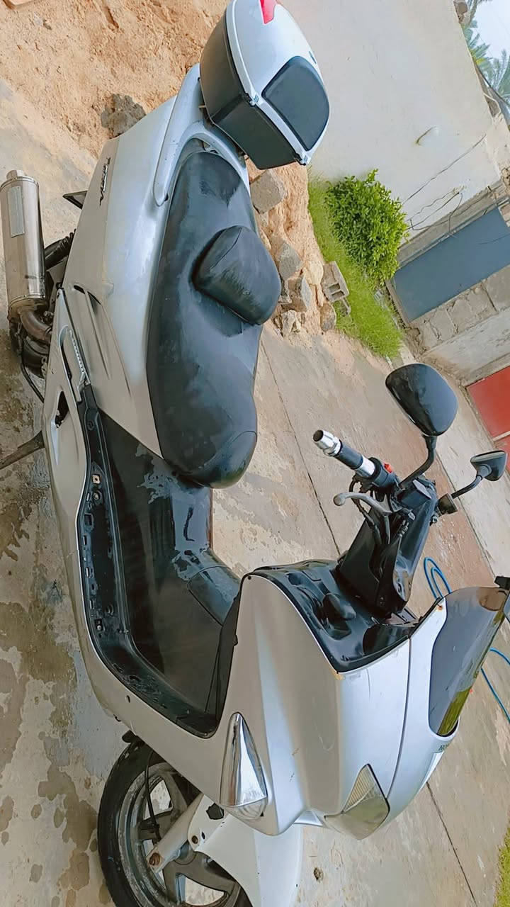 السلام عليكم دراجه 06للبيع او مراوس حسب القناعه دراجه كلشي بيها جديد مكينه تجفيت جديد بعدهي على سحك سلف جديد دراجه متوازي على بيعتها بسبب ضروف سعرها 550وبيها مجال بسيط وهذا رقمي *********** بي واتساب ومتواجد ع فيس
