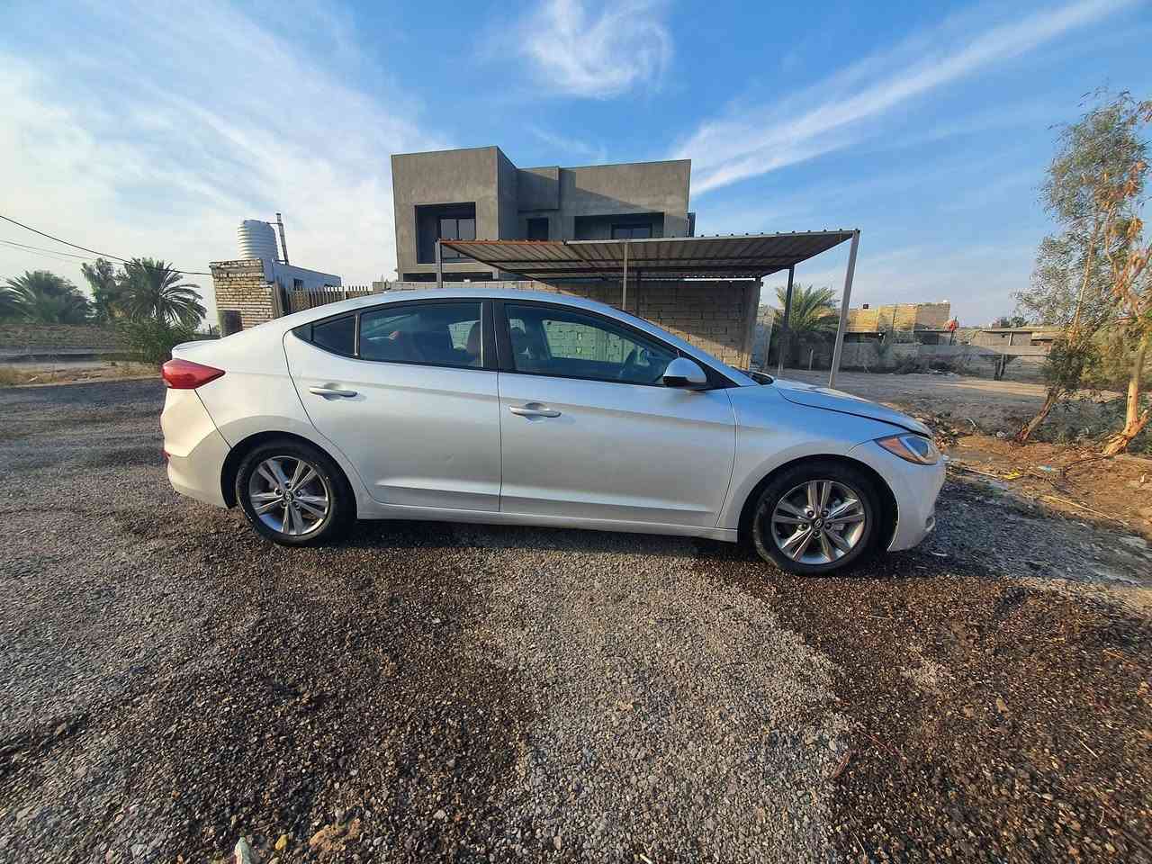 السلام عليكم  النترا موديل 2018 حادثه جاملغ خلفي ونص من الجنطه السياره نص فول تايرات  جديده وتبريد جديد ما عايزه شي السياره مكانه بابل قرب العلويه شريف  السعر ١٢٥ وبيه مجال    ***********
