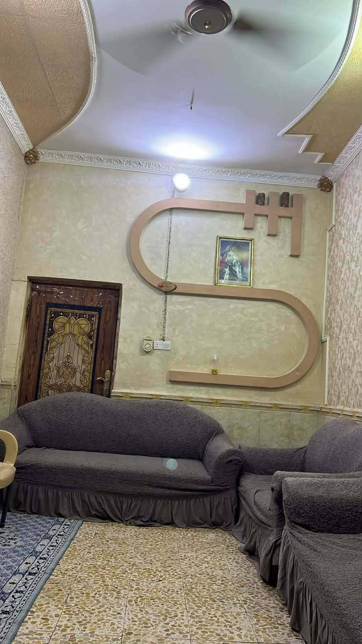 🏡 بيت للبيع – حي الأمين 🏡
📍 الموقع: حي الأمين، قريب على حسينية آل عمر، مقابل ساحة التشجير.
📐 مساحة البيت: 125 متر مربع.
🏠 تفاصيل البيت: ✅ غرفة.
✅ صالة.
✅ مطبخ.
✅ استقبال.
✅ مجموعة صحيات.
🧱 مواصفات البناء: ✔️ بناء طابوك.
✔️ كونكريت مسلح.
✔️ شغل متين ومناسب للسكن.
⭐ موقع مميز وقريب من الخدمات والأسواق.
💰 السعر: 150 مليون دينار عراقي
🔹 يوجد مجال للتفاوض.
📞 للاستفسار والتواصل:
***********
🏠 بيع وشراء وإيجار واستثمار
✨ خطوتك الأولى نحو العقار المناسب
🤝 ثقتكم أساس نجاحنا.
