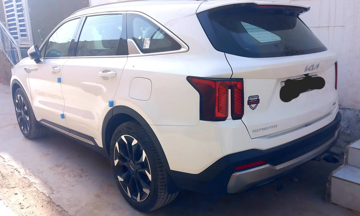 السلام عليكم سورنتو شركة نم موديل ٢٥ ماشية سبعة الالف وقابل للزيادة كفالة في حالة الزيرو دبل كامرا ستة سلندر رقم واسط الدولي داتشوب تشغيل عن بعد اتو هولد وسايد بريك بصمة وضعيات قيادة انارة متغيرة بالدشبول شاشة متصلة ويل ٢٠  وكشنات جلد تدفأة وتبريد ٧ راكب وترحيب  وشركة نم معروفة بمواصفتها .
ملاحظة مغلف الكشنات نفس اللون والنقشة حفاظا عليه والارضية مغلفة جلد ودوسات اصلية  للاستفاس الاتصال 
***********
