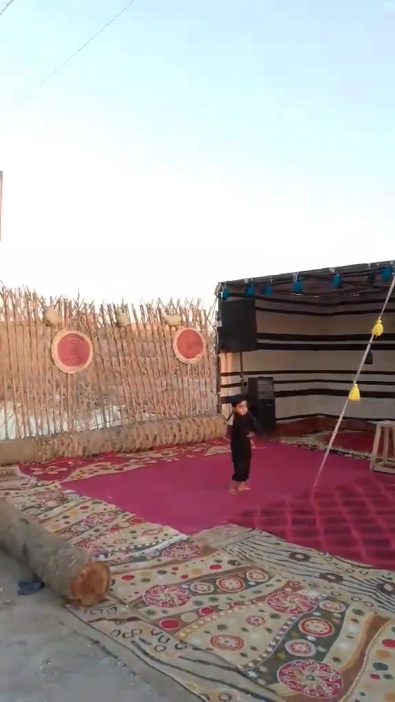 سلام عليكم خدام المام الحسين تكيه للبيع الطول (6)عرض (3)ارتفاع -(2ونص) اقماس جديد شرط الاصلي الحديد جديد الثقيل منصوبه ب10محرم السعر خاص او تصال ***********عواني ذي قار سوق الشيوخ
