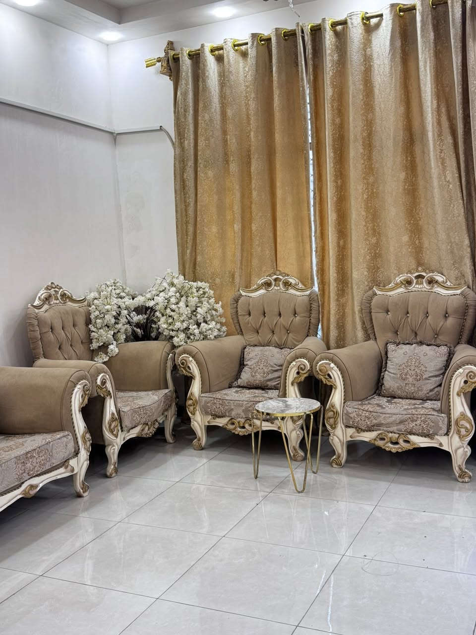 تخم زان مصري 10مقاعد نظافه 80‎%‎ 
السعر 450مستعجل على لبيعه 
***********
