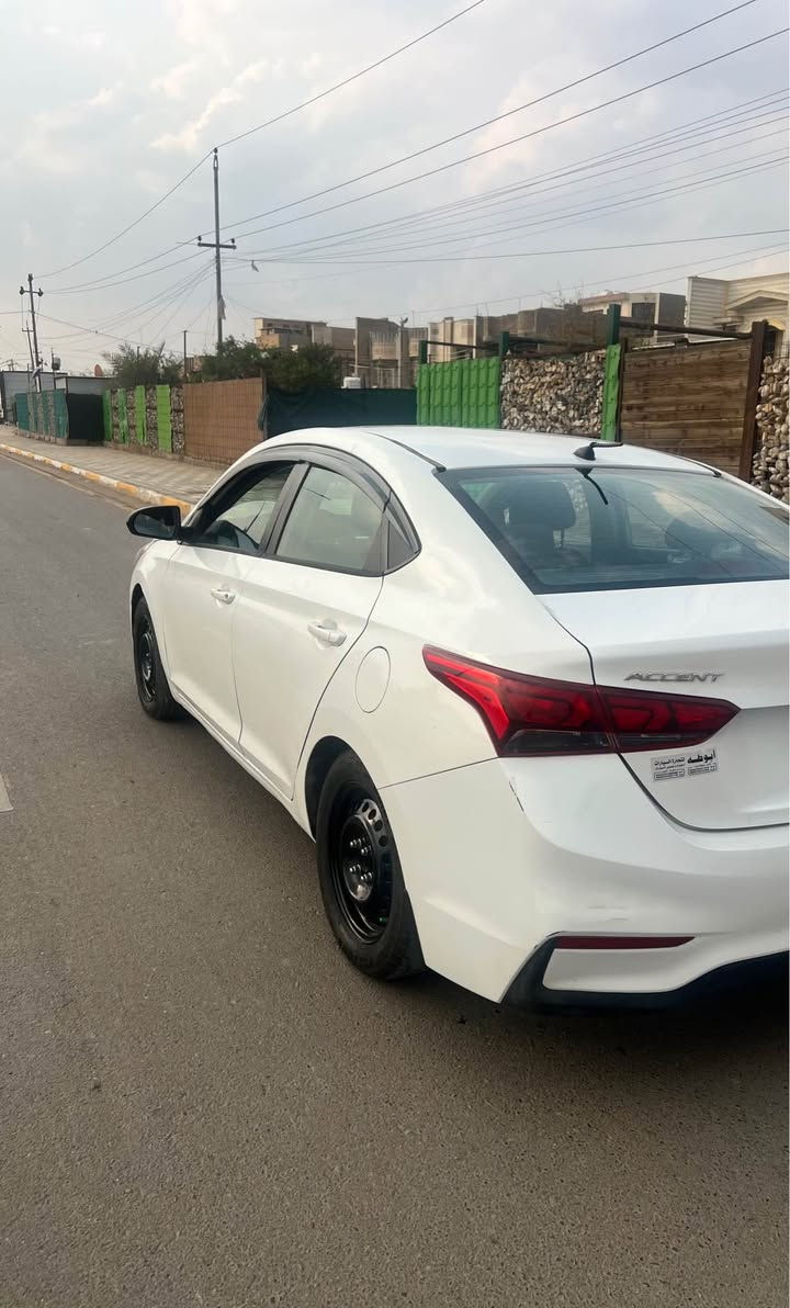 هونداي اكسنت وارد امريكي ٢٠١٩ مكفولة كير ومكينة وتبريد السيارة داخلة كلين بدون حادث، هنا حادثهة متجاية بيهة صبغ قمارة وبنيد والتكم اني ابيعهة صبغ عام حتى لحد يحتار ويتعبني واتعبة سيارة حلوة ونظيفة وخير من الله مكانها بغداد رقمهة انكليزي الجديد محافظة الانبار سعرها ٩٠ ورقة 
*********** Colombo, Sri Lanka
