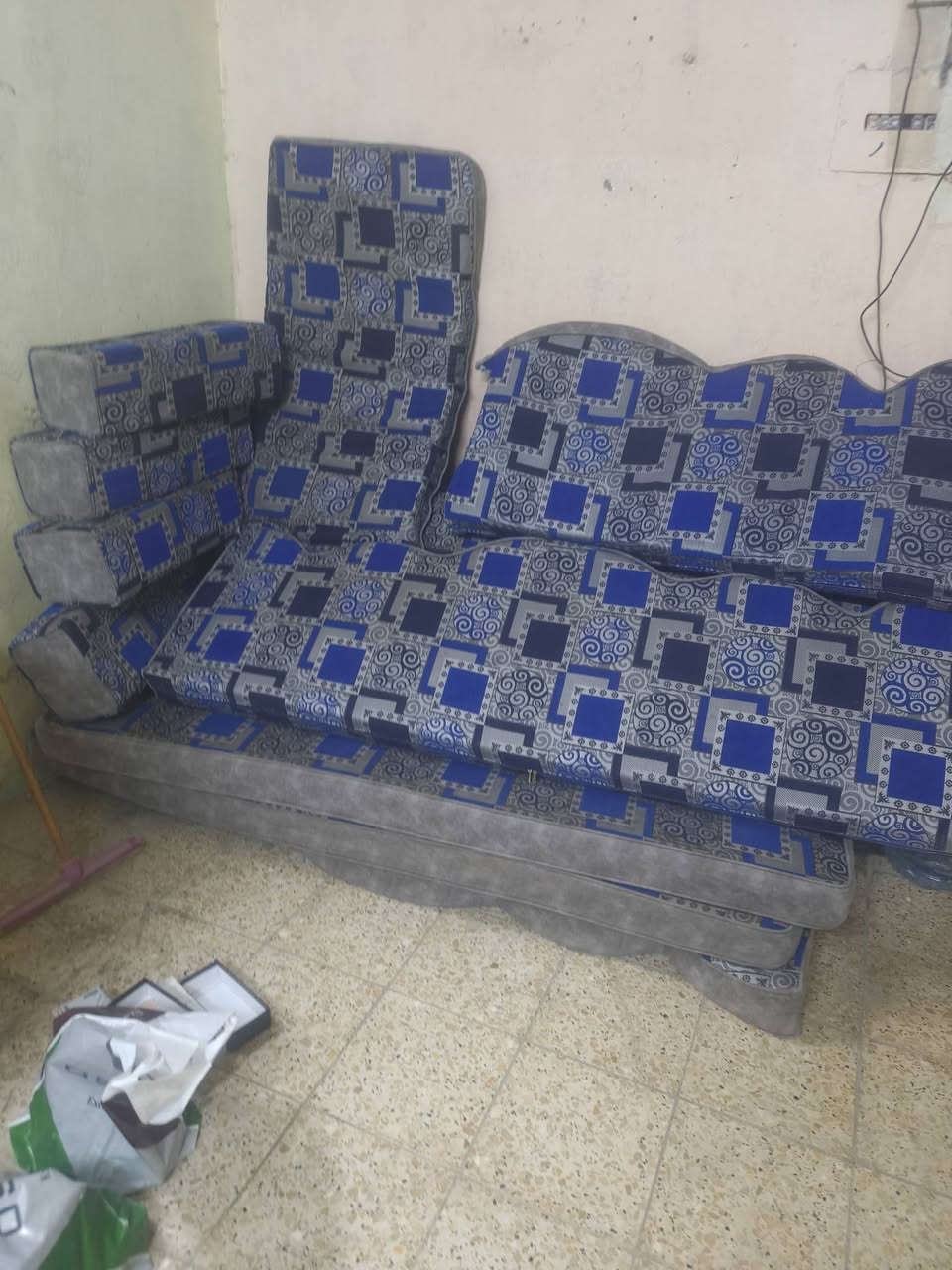 سلام عليكم للبيع جنطه نظيفه  سحب  ديوان ٩ قطع  نظيفات   مراسله وا***********
