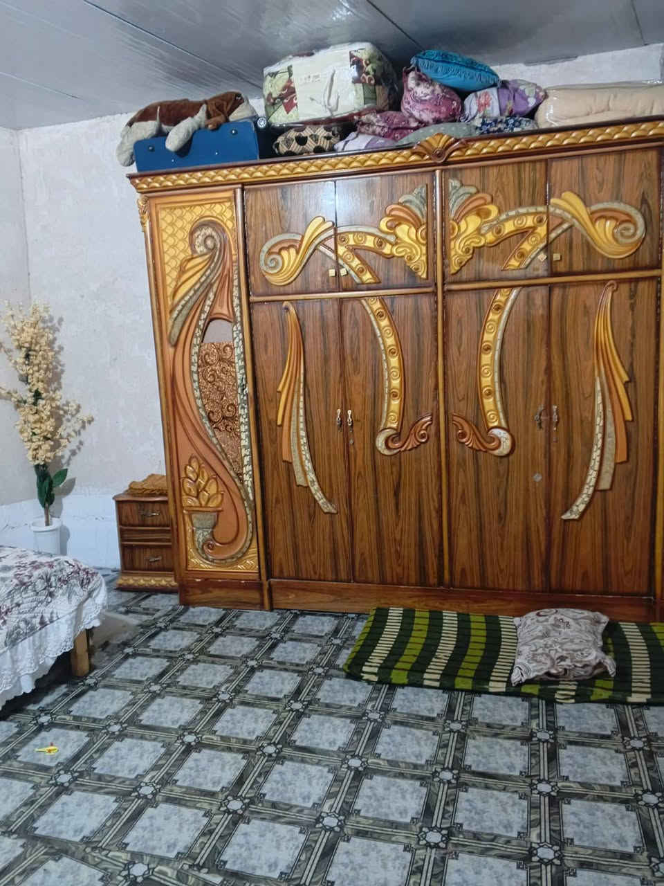 على بركه الله مشتمل للبيع السعر فقط 25 لي يريد يتفضل خاص او يتصل عرض بلاش
مساحه 100متر عنوان حولي المشروع قرب المنتزه قطعه ومقاطعه 
 يتصل ع الرقم *********** مو شراي لايتصل ولا يتعبني
