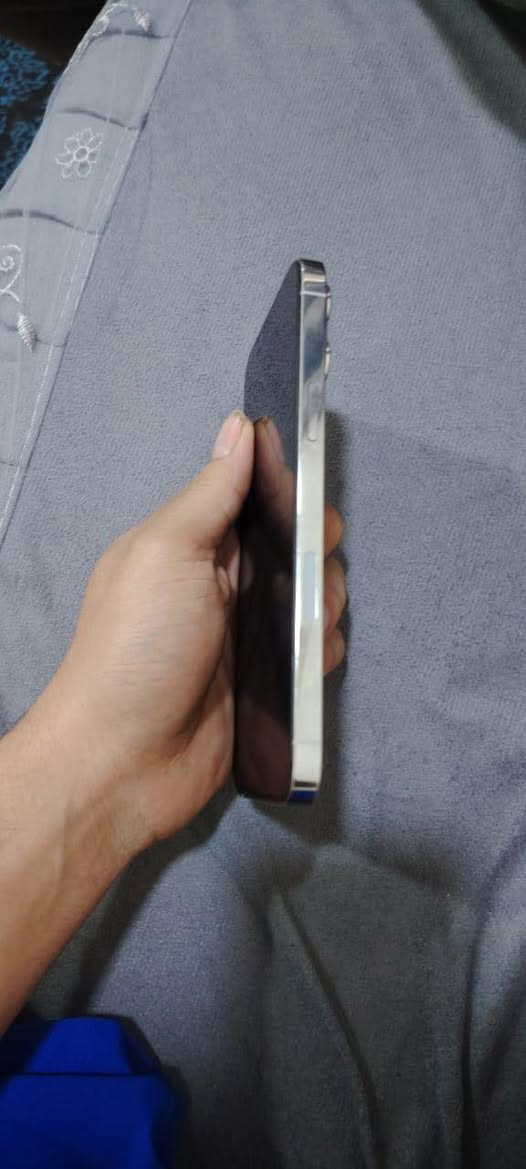 السلام عليكم آيفون 13برو ماكس بطاريه 84بلادي السعر خاص ***********
