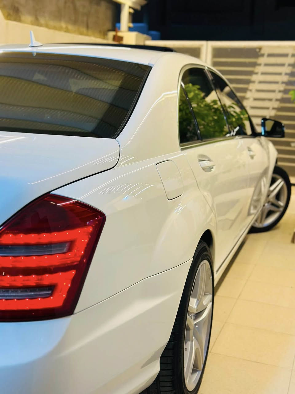 Mercedes-Benz  S550   2005
-------------------------------------

#السعر : 179$ وبيه مجال بسيط

‏

#رقم الهاتف : ***********

#رقم السيارة : سليمانية 

#مكان السيارة : واسط العزيزية 

-------------------------------------

سلام عليكم 

 للبيع او المراوس مرسيدس S550 موديل 2005 اصل رقم سليمانية  هزة وسنوية جدد تحويل مباشر محرك 8 سلندر تنفس طبيعي عليه كت AMG باب طويل وارد ياباني بيهة كلير 3 قطع من اليابان  السيارة جديدة بمعنى الكلمة وجاهزة بدون اي نقص صفر مسج  

مواصفات

1_ بصمة⁩ 

2_ محرك  V8 5.5+كير مكفولات ⁦⚔️⁩

3_تبريد 3 قطع ❄️⁩

4_كروز سرعة🔒 

5_فتحة   ⚔️

6_جنطة كهرباء ⁦🔍

7_ابوب شفط  ⁦⚔️⁩

8_لايت داينمك  

9_ تلفون 📞 

10_ستيرن  كهرباء +هيتر⚔️⁩

11_حساسات امامية+خلفية ⁦⚔️⁩

12_ لدات داخلية 

13 انارة ترحيب💡 خارجية وداخلية ⁦⚔️⁩

14_شاشة اعطال💬

15_داخل جلد اسود ⁦⚔️⁩

16_لايت زنون 

17_ دبل جام بلورايز كامل 

18_تجوات خلفية كهربائية 

19_ويل 19تو سايز AMG +تخم تاير جديد ⁦⚔️⁩

20_مري شفط ✨

21_صدر امامي خلفي جديد ⁦🛠️⁩

22_حساس مطر💦

23_كاميرا خلفية  

24_كشنات هيترات🔥+تبريد  امامي +خلفي

25_بردة كهرباء +بردات جانبية كهرباء ✨

26_تبريد خلفي منفصل 

27_زراك لايت 💦 

28_شفتات ستيرن 

29_ وضعيات قيادة سبورت وعادي واوتو🔥

30_كشنات خلفية كهرباء  ⚔️

31_سيدي جنجر  ⚔️

32_سستم صوت harmen kardon ⚔️

 

------------------------------------
