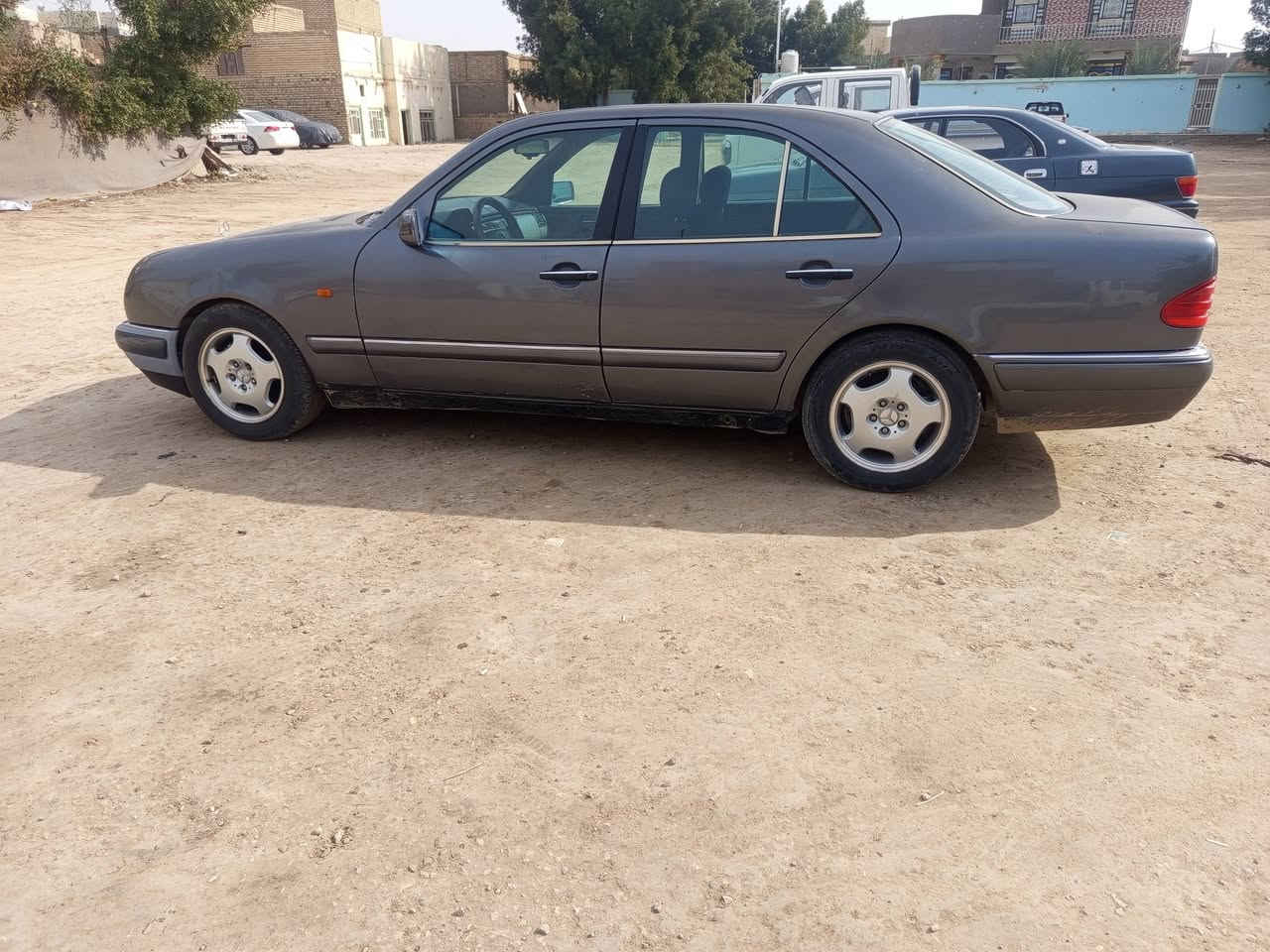 السلام عليكم
سياره مارسدس ام عيون مكفوله كفاله عامه من اي ضرر او حادث او تبديل صبغ عام للجماليه  موديل (1997) محرك 6 سلندر خراطيم بلادي مكفول كير بلادي مكفول 
 المكان بابل 
***********
