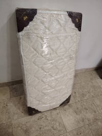 بنات عندي هاي الاغراض للبيع كلهن شلع ب ٥٠ الف هاذا رقم للتواصل واتساب0...