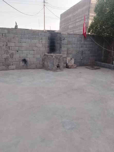 السلام عليكم. توفرت عندنا قطعه ارض بمساحه 132 بالجزيره الفيروزيه تبعد عن الاربع سائدات 300 متر متوفر معي كهرباء مدارس اسواق طابو الصرف الزراعي باسم عراقي السعر 38 وبي مجال الرقم *********** البصرة
