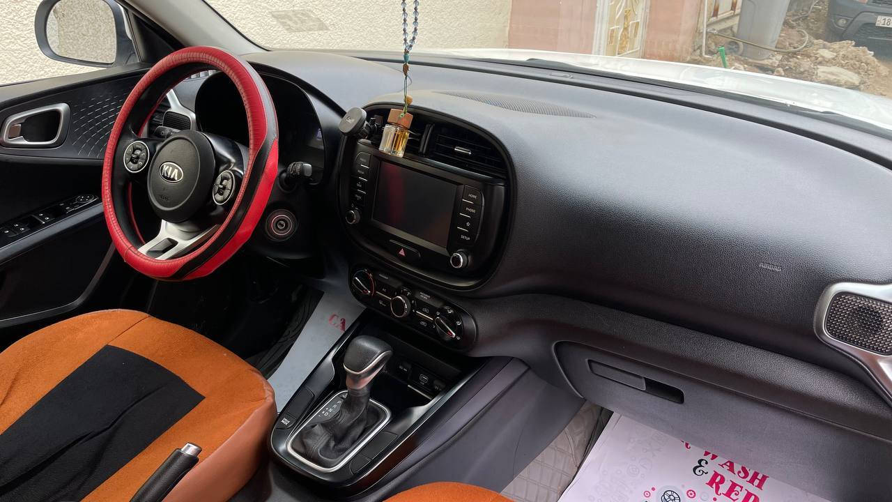 السلام عليكم 
كيا صول موديل 2020 ابيض صدفي
وارد امريكا - جالمغ الأيسر الخلفي 
والعراق جاملغ الأيسر الامامي
ممشى السيارة 155 كيلو
السيارة بإسمي رقم بابل تحويل مباشر
سعر السيارة 147 وبيها مجال بسيط
للتواصل ***********
