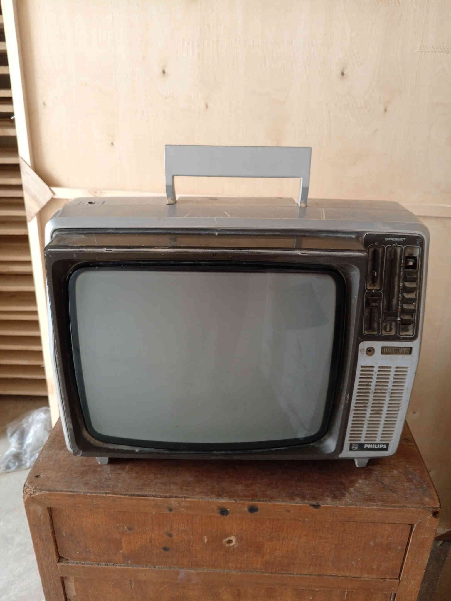 معرض تكريت للاثاث المنزلي للجمله والمفرد
تلفزيونات قطع حيل نضيفات العنوان تكريت شارع الزهور لحولي مقابل مدرسه كنوز لهليه مجاور مجمع رداد للنشائيه 
سعر لقطعه ١٠٠ الف 

للاستفسار الاتصال على الرقم الهاتف او مراسله ع واتساب 
***********
***********
