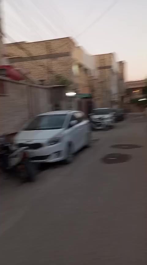 السلام عليكم تعلن شركة الجبوري للعقار والمقاولات العامه عن بيع دار ملك صرف زراعي سند 25 في منطقة الكريعات شارع قيس أبو نائيله بناء نضيف كامل الاخدمات
1 المساحة 100 متررر 
2 الواجه 5 مترررر 
3 النزال 20 مترررر 
4 عرض الشارع 7 مترررر 
5 السعر 230 مليون وبي مجال 
يتكون من طابق ونص 
الطابق الأول طرمه وصاله وحولي ومطبخ وغرفة نوم وخدمات ومنور 
الطابق الثاني غرفة نوم وحولي وخدمات وبيتونه وسطح 
عنوان الشركة الكريعات الكويتي شارع حسينية ابي تراب قرب فلكة القرغولي استفسار اتصال على الارقام التاليه 
*********** أبو صكر الجبوري 
***********
