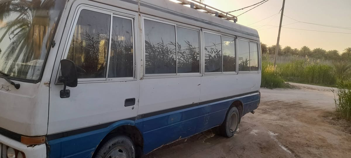 سلام عليكم  للبيع موديل ٩٠ سياره نضيفه مكينه كاز حصه بيه يوميه ٤٠ لتر للاتصال ***********
