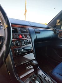 ام عيون E320 • ١٩٩٥ • رقم بغداد