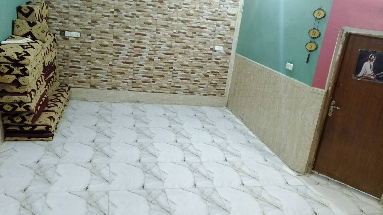 الدار للبيع 
المساحه 180متر
يحتوي على  
غرفتين 5*4 
صاله 8*4
استقبال 7*4 
حمام داخلي + مجمع صحيات خارجي
منور3*1.5
ممر عدد2
طارمه 5*4
الاساس كونكريت مسلح البناء طابوك 
الخدمات تبليط + مجاري +شبكه ماء 
الموقع الدسيم 
السعر 
الاتصال علئ الرقم ***********
