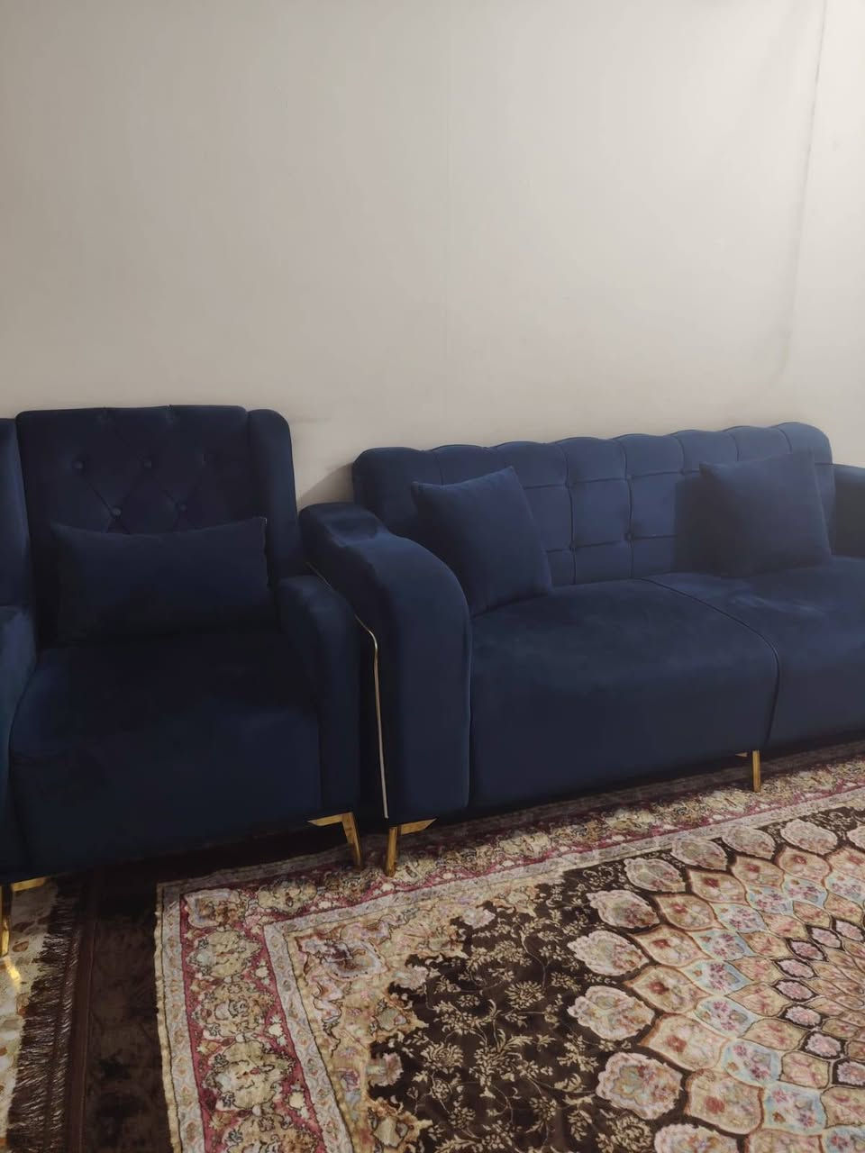 السلام عليكم تخم مستعمل للبيع ٨ مقاعد فصال تركي السعر ٣٥٠ وبي مجال العنوان الدورة الميكانيك للاتصال ***********
