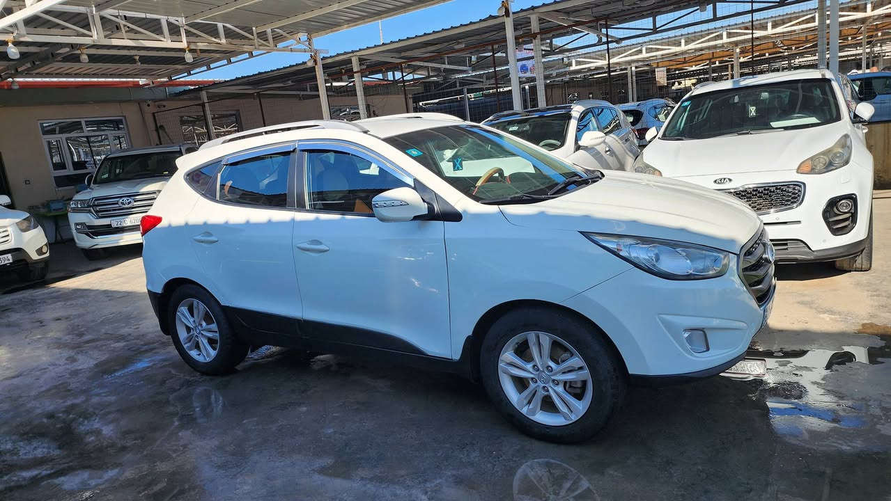 توسان موديل ١٢ خليجي بيه صبغ ٣ قطع  لسعر لبيع ١٢٤  هاتف ***********
