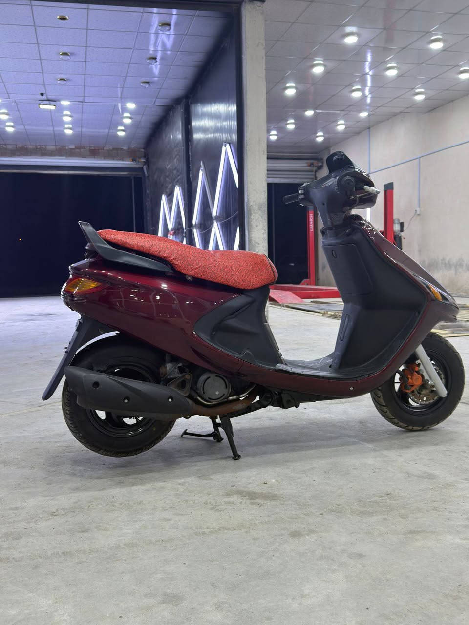 سلام عليكم فراشه للبيع حاويه انتصل عله هاذ الرقم ***********
