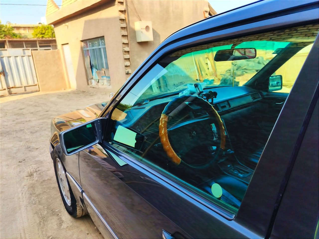 من رخصة الادمن المحترم السلام عليكم  ... دب موديل ٩٢ اصل سيارة جديدة لاضربة ولاخياس ولا بارد ولاتكحيل وبأسمي مكينة ٣٠٠ بلاد رالسعر ٨٢ وبيهه مجال رقمي  ***********
