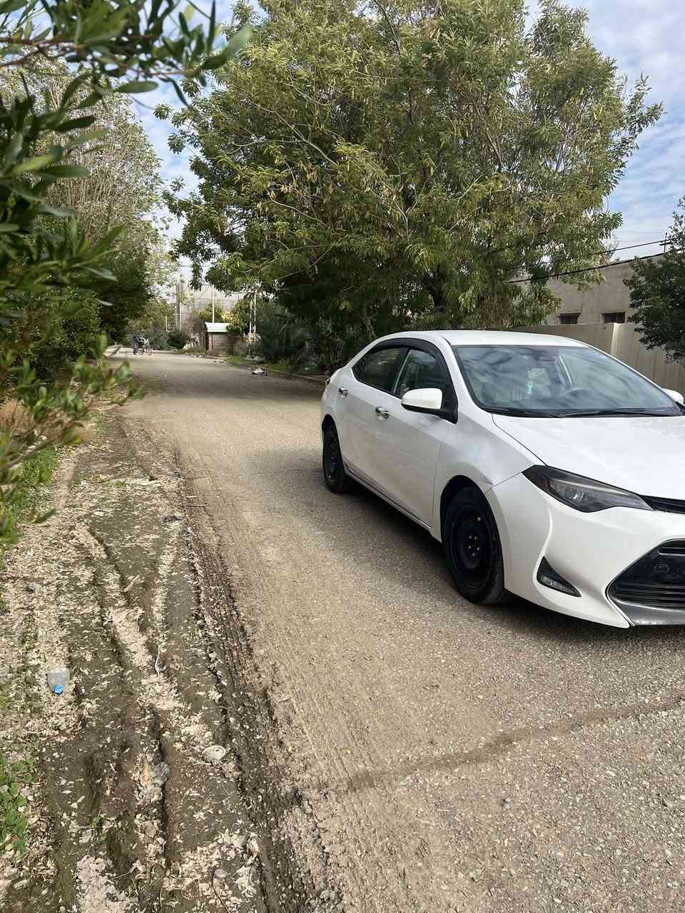 السلام عليكم كورلا 2017 كفاله عامه فقط دعاميه من امريكا والچامرلغ الامامي تعيار رادار حجر بدون ارباك كلها سليمه بدون شخوط السياره جديده مكينه كير تبريد تدفئه كلها بالشرط رقم جديد شرط التحويل اوالوكاله تخم تاير جديد حداديه لوك داخل جديد 
المكان ديالى لاتصال 
***********
