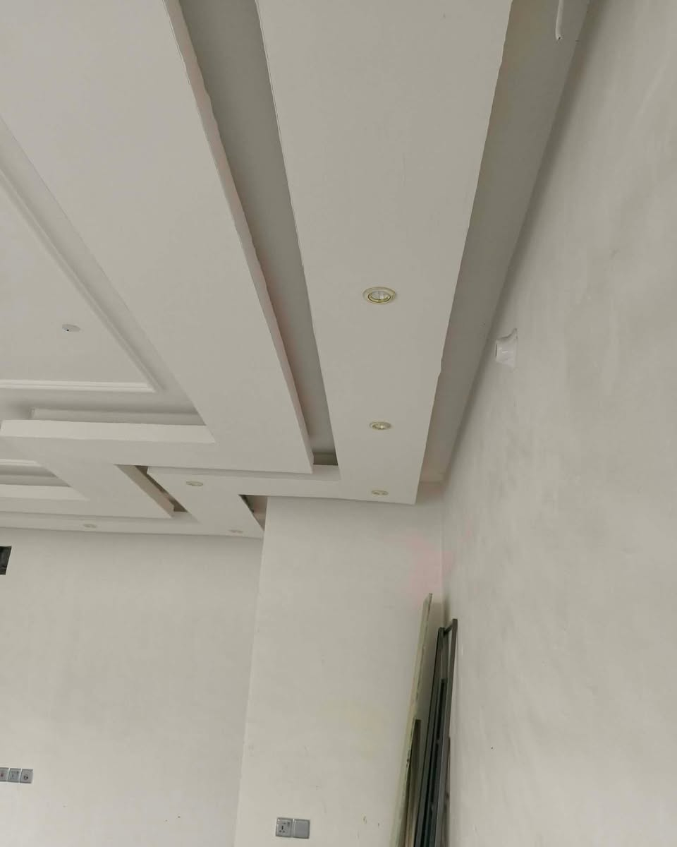 للبيع
بالفلوجه/مجمع ستي الفلوجه السكني خلف جامعه السراج الاهليه في مدخل الفلوجه الشرقي دار 250m طابق واحد غرفتين نوم سويت و استقبال وصاله ومطبخ حار وبارد وكراج وحديقه وشارع 15m وخدمات كامله كهرباء ارضيه (دفن)وشوارع مبلطه ومجاري البيت بناء 2025 وزيرو غير مستخدم  من أهم مميزاته انه تم تقفيله من قبل صاحب البيت بمواصفات أرقى  حيث الارضيه مرمر وجدران المطبخ والصحيات مرمر وسحبات  واضائه مخفيه كل البيت وكهرباء بوري ومواد اصليه وعدد نقاط اكثر وماء BBRوخزان ماء اكبر وأبواب تختلف من حيث السمك والديكور وشبابيك المنيوم اسود اصلي محكم البيت مسدد كافه المبلغ للشركه الاستثماريه السعر 155مليون ونتفاوض ***********//***********
