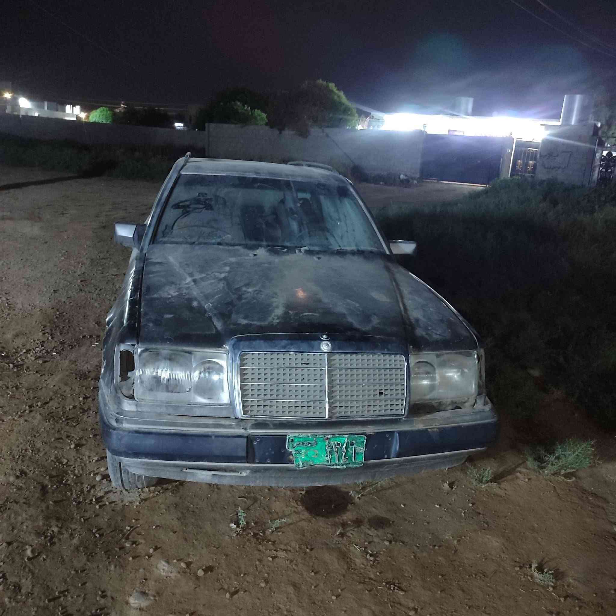 السلام عليكم مارسدس دب ابيع هيج بدون محرگ وگير گشرها نضيف غرفتها حلوه بدون ارقام على وضعها السعر 600 وبيها اتصل ودلل ***********
