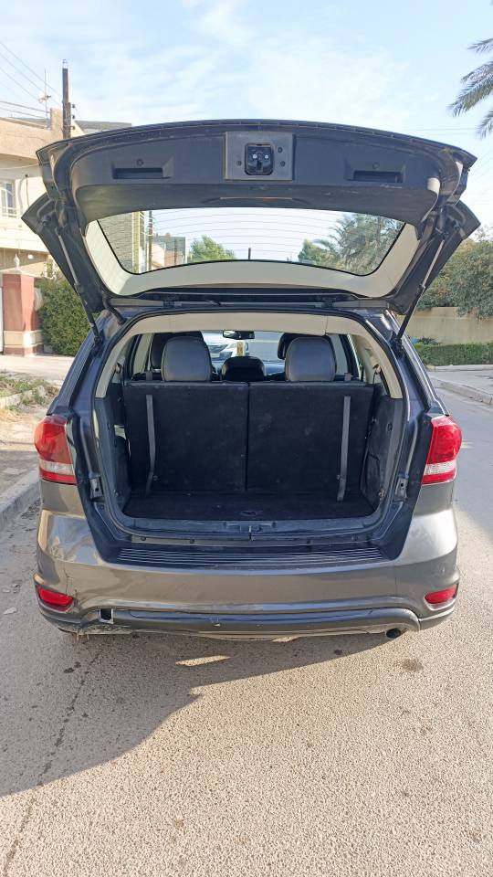 دوج جورني كروز رود
 محرك 2400 موديل 2018
مكفوله من الصبغ  والتبديل فقط بارد
صورة الحادث بالمنشور
ايرباكات كلهه مكفوله
المواصفات :
كشن كهرباء
7 راكب
3 قطع تبريد 
تحكم مري + 3 بصمات
شاشه كبيره+ كامره خلفيه + تحكمات درگه
شاشة اعطال
رقم بغداد بأسمي تحويل مباشر
السعر 133 وبيهه مجال 
الشراي يتصل ويجي يشوف السياره 
للأتصال ***********
*********** بغداد, العراق
