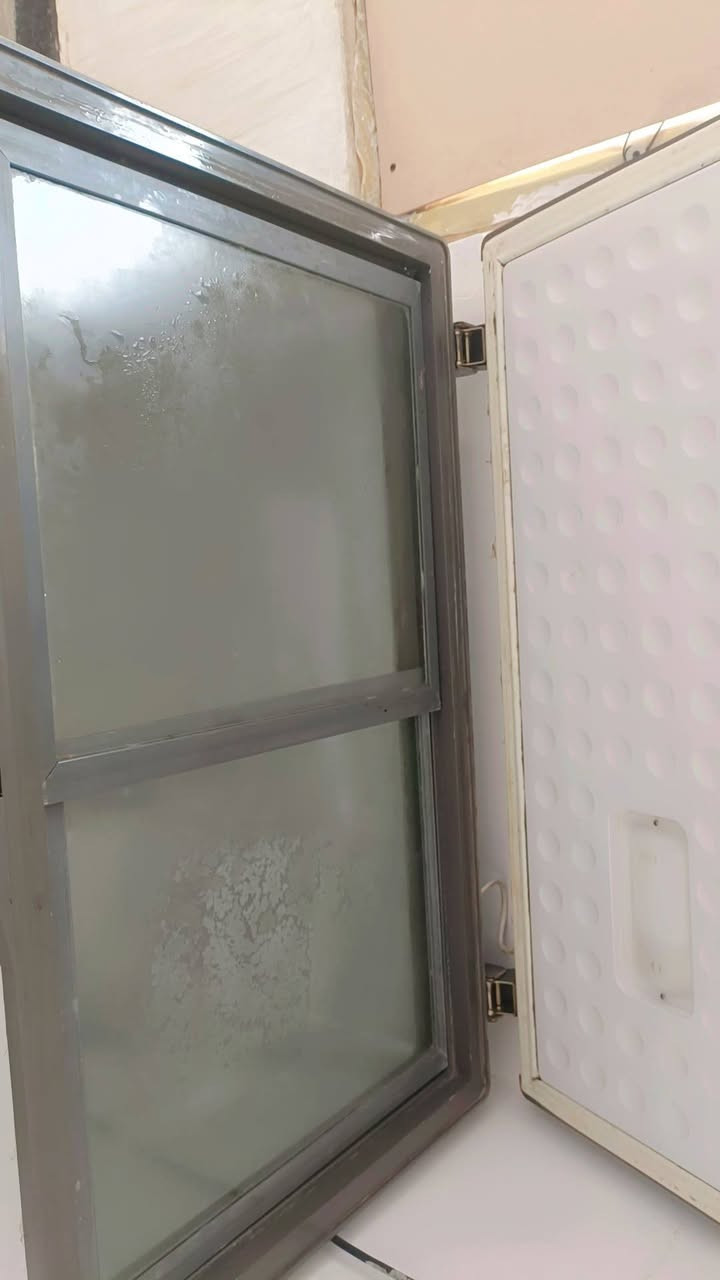 مجمده للبيع وسعر مناسب 150 وبيها مجال نضيفه نجف حي الوفاء ***********
