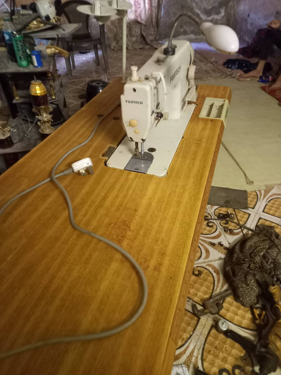 مكينه خياطه شغاله ماعوزها اي نقص سعر 200  ) مكاني الشرش ***********
