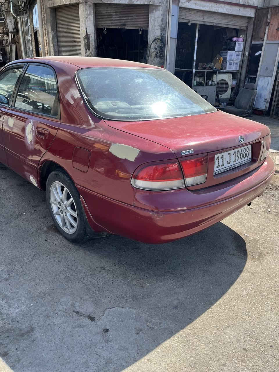 السلام عليكم مازدا 626 موديل 91 رقم بغداد باسمي تحويل ثاني يوم مصبوغه عام كهربائيات كلها شغاله زراكه لايت شغاله سياره ناعمه جدا صالنصه جديده بلاديه مع حجر البيئه المحرك خشن بس للتبخير ولا صرف تايرات امامي جديد التبريد والتدفئة شغاله وهذا رقمي *********** السعر 55
