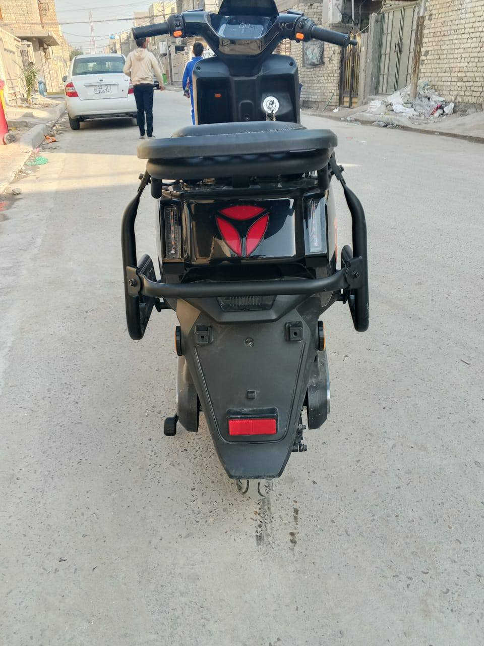 دراجه شحن جديده فول واحد على واحد دراجه مواصفات حلوه الدراجه عارضها بمليون وخمسه وسبعين وبيها مجال مكان البلديات رقم الهاتف *********** اتصل وتدلل
المواصفات 
احتواء الدراجه على منضومه زنون 
الدراجه تحتوي على نظام التيتي فار الشحن التلقائي
الدراجه تحتوي على جنطه بوكس بس اني ما شاده
الدراجه ضمان سنتين على الملف والبطاريه وسنه على العقل والكهربائيات 
الدراجه من النوع تيسلا شركه ياديا اسم الدراجه GT60
