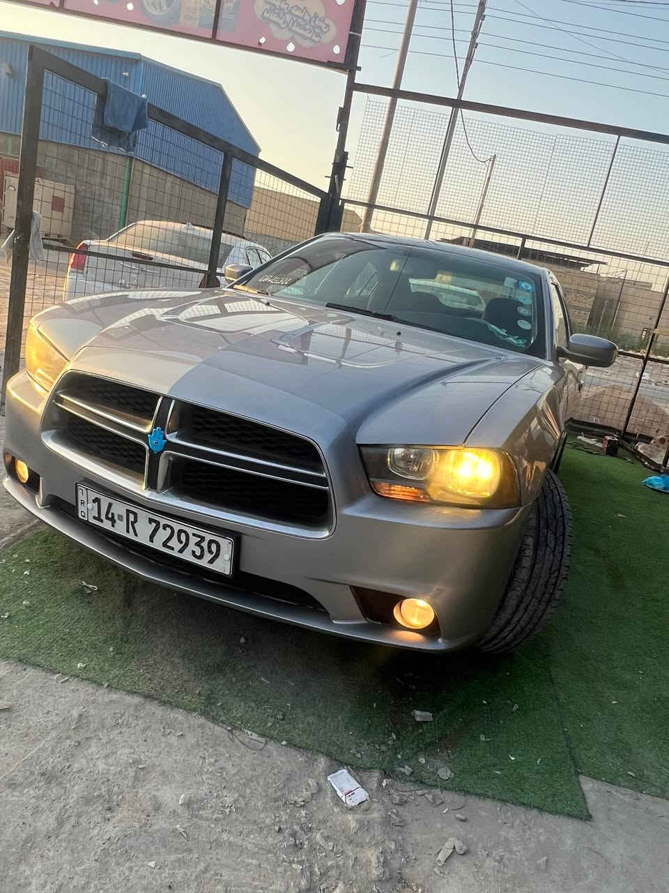 السلام عليكم تشارجر للبيع موديل 2013 السياره فول مواصفات ماعدا التنته السياره بيها قطعتين كلير والباقي كفاله بالنسبه جير ومكينه وحداده كله جديد والشراي يتواصل على هذا الرقم *********** سعر 150وبيه شوي مجال
