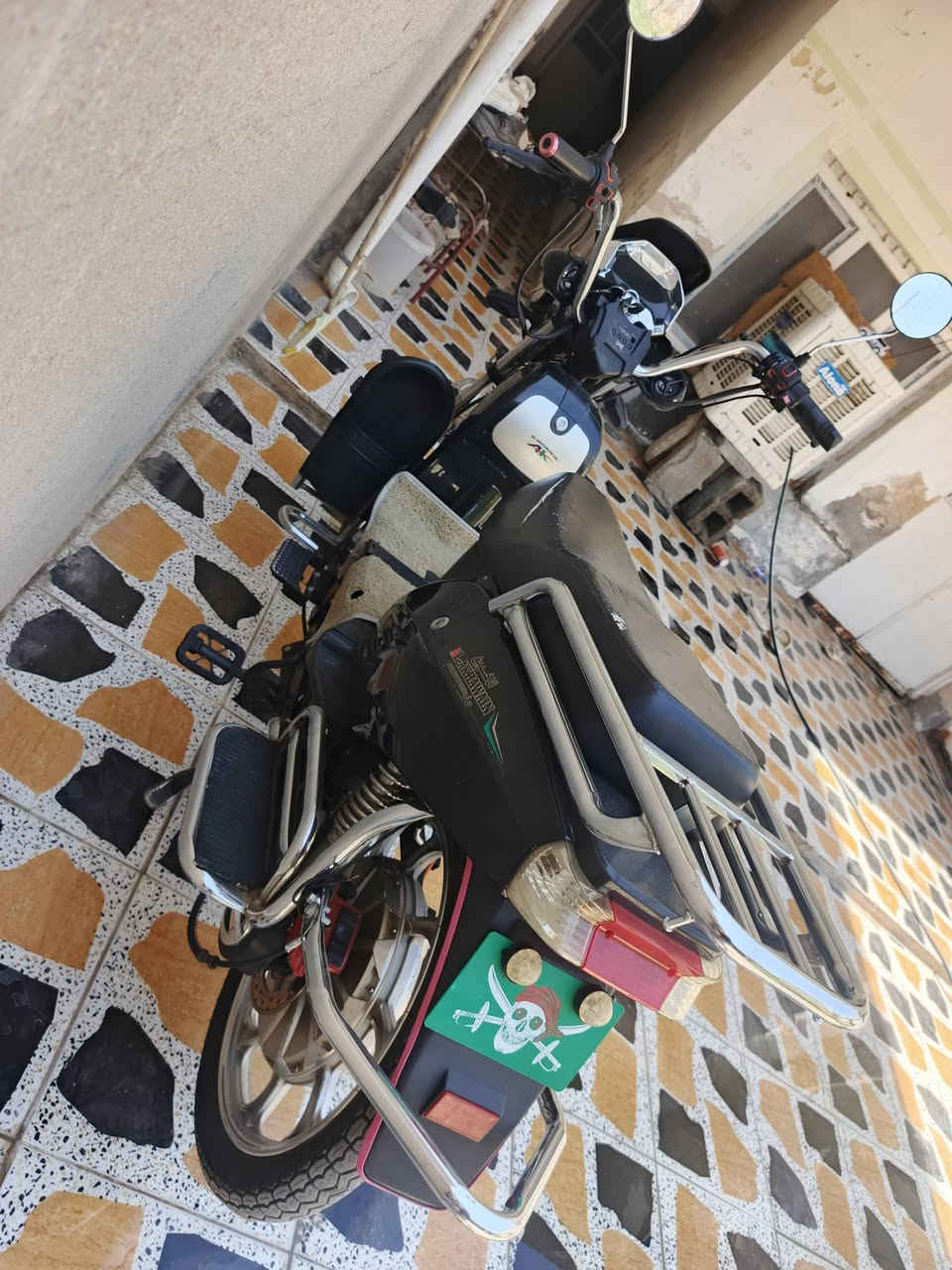 السلام عليكم لبيع بس كشر بطاريلت تعبانه ولباسكل كله شغال
ريمونات سويجتات قفله قفل ٢٠٠الف مكاني رمادي رقمي ***********
