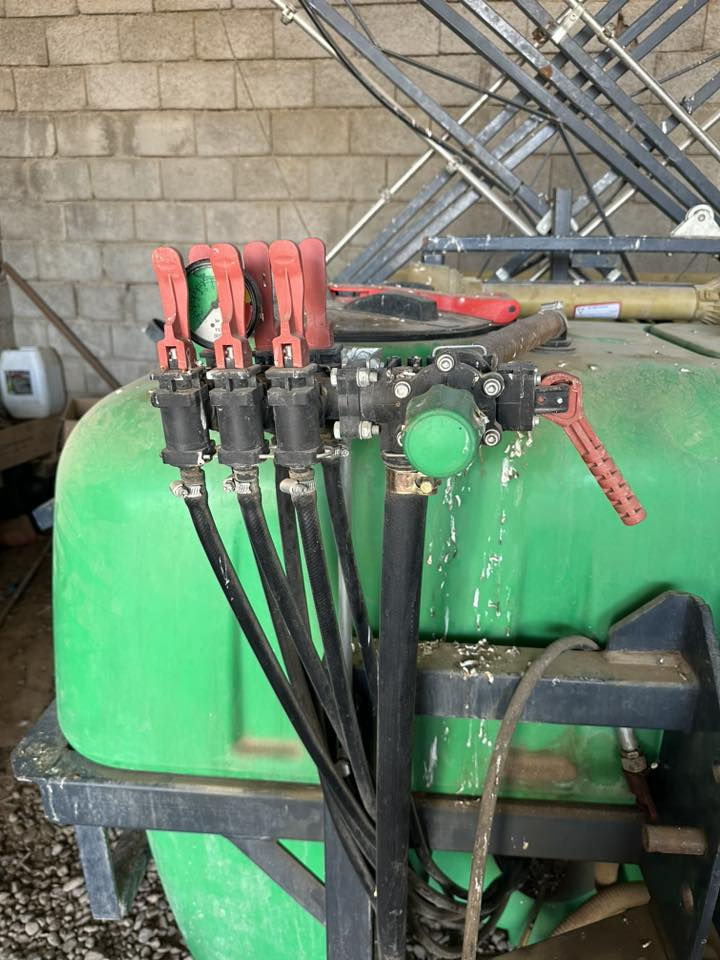 للبيع مرشة 800لتر نوع إيطالي مستخدم سنة نضافة 100%استفسار على رقم 
***********
