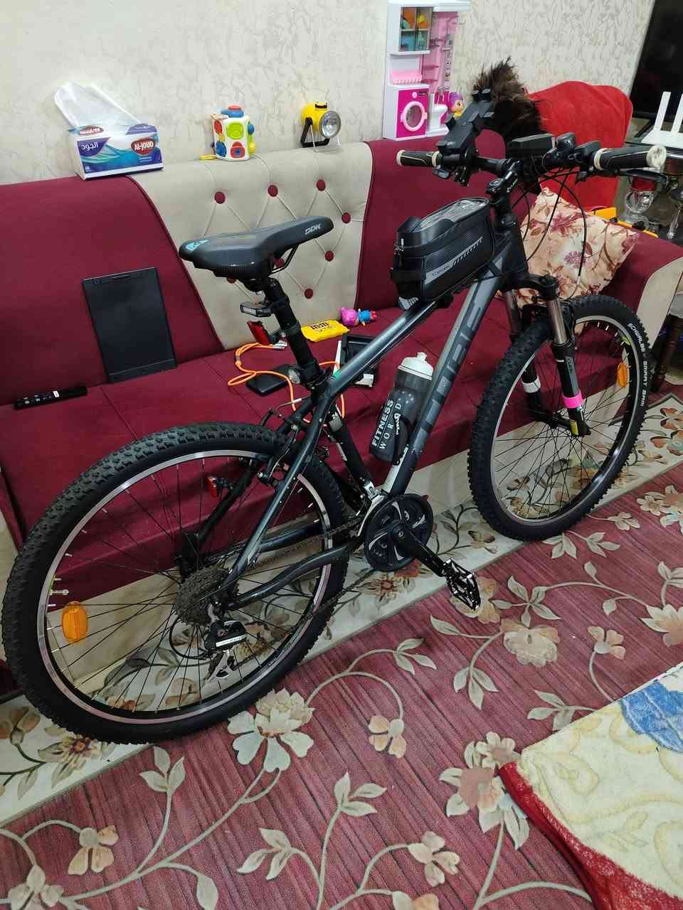 السلام عليكم بايسكل ياباني  ماركة كيوب فول المنيوم دبل امامي كلش قوي  بدالات 3×9 حاوية نضافته 90 بالمية اخو الجديد شديتله كماليات كلش هواي وكلهم اصليات ستان موبايل مطارة اصلية لايت وبك لايت جنطة كاربون كفات جديدات المنيوم  جرس فسفورات السعر 252 وبيه مجال 
***********.
