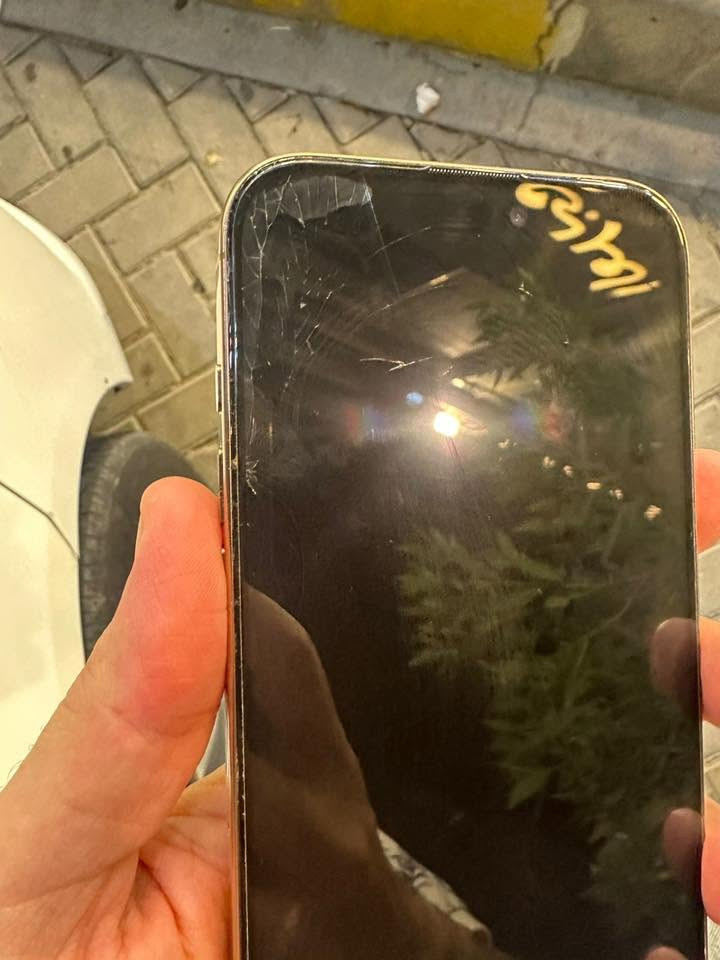 ايفون ١٦ برو ماكس ذاكره ٢٥٦ الجهاز بس ضربه بالكلاس بدون تاثير ولا نقطه ولا شيي بطاريه ٩٠ مكاني بغداد السعر مليون قفل  ***********

