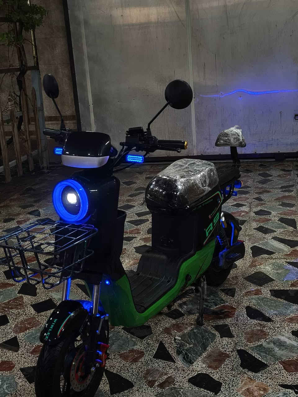 دراجه شحن 🔋⚡R9 2026
مواصفات معروفه المعرف لا يعرف 
وصلها موجود 
شرط شخط مابيها 
بطاريات نضيفات 
سعرها 400وبيها مجال 
رقم الهاتف تواصل واتساب ***********
