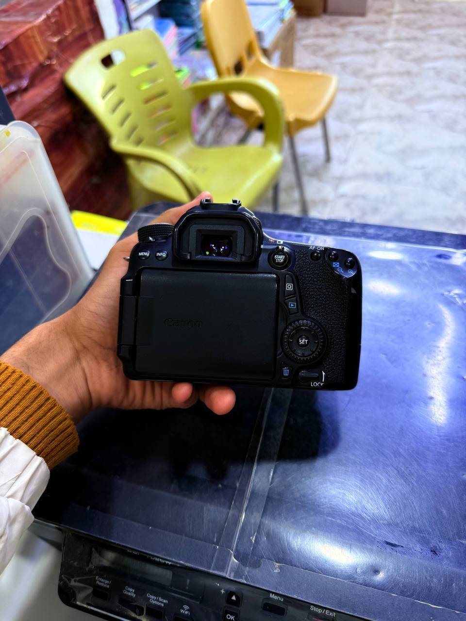 ⬇️كانون70D مع عدسة 70/300 دبل سبلايزر(مانع اهتزاز) 
الكامرة والعدسة مثل ما شوف بالصور فول نظافة 

⬇️ملحقات
(حزام كتف- شاحنة- بطارية- رام الاصلي 16- هود عدسة
توصالة تحويل صور الاصليةحقيبة كتف قباقة عدسة ولبدي) 

✅تريد تاخذ بس العدسة عادي
✅تريد العدسة والبدي هم عادي
✅الشتر قليل لكامرة ماخذها لوك ما متعوبة 

📍مكاني الديوانية - الحمزة الشرقي 
السعر ولـ تفاصيل اكثر راسلني  خاص وبيك خير وتدلل


**إذا كنت صاحب هذا الإعلان وتريد حذفه لأي سبب، رجاءا أرسل رسالة إلى الدعم الفني**