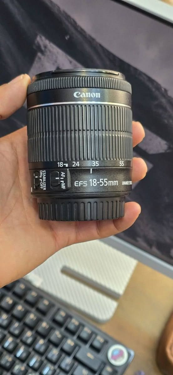 كانون 700d +عدسه 18-55
كاميرا نضيفه وتخبل شتره 15k
دقه 18 ميكابكسل 
شاشه لمس قلاب وايفاي وبلوتوث 
ملحقات جنطه وشاحن وبطارية وحزام كتف 
واتساب ***********
السعر 350الف
