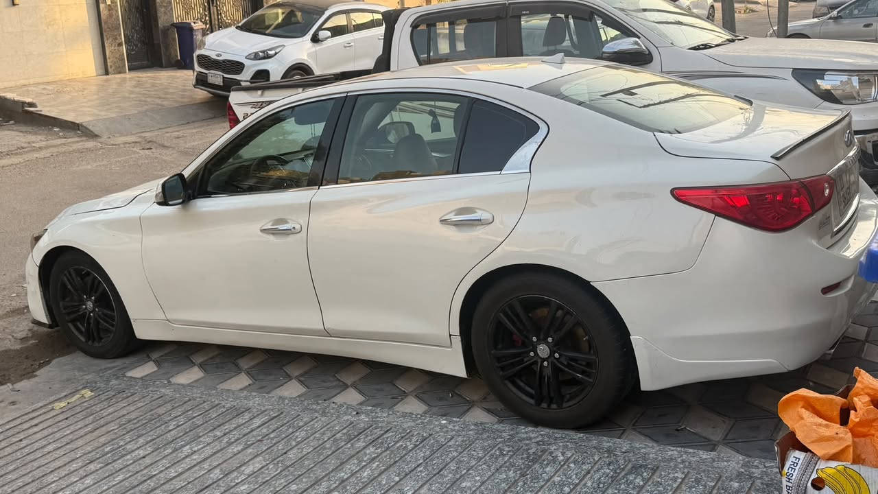 السلام عليكم 

انفنتي Q50 

موديل 2017  للبيع او مراوس 

لون ابيض رقم بغداد باسمي 

ماشية 87 الف مايل 

سيارة 2 ويل  

مواصفاتهة معروفة 

حادث امريكا موجود بالمنشور جاملغ خلفي و باب و هنا بالعراق صار بيهة طخطخات  صار بيهة 5 قطع ابيعهة احزام السيارة 

محرك مبدل جديد تيست 

كير تبريد خير من الله 

راديتر مال تيربو شادلهة رايسنك الحجم الكبير 

ادامة كاملة المنضومة الاحتراق 

صدر امامي خلفي جديد 

مكان السيارة بغداد شارع فلسطين 

تليفون ***********

السعر 118 وبيهة مجال
