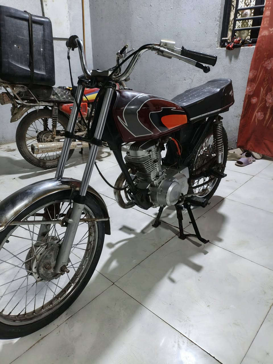 سلام عليكم اخوان دراجه للبيع مكينه مفتوحه حلوه مكينه شلعه ومشي خير من الله تجي وتشوف دراجه قفلهه 325 غير هذا سعر لا تعب روحك  مابيع مكاني جزيره *********** وانه خادم للشراي
