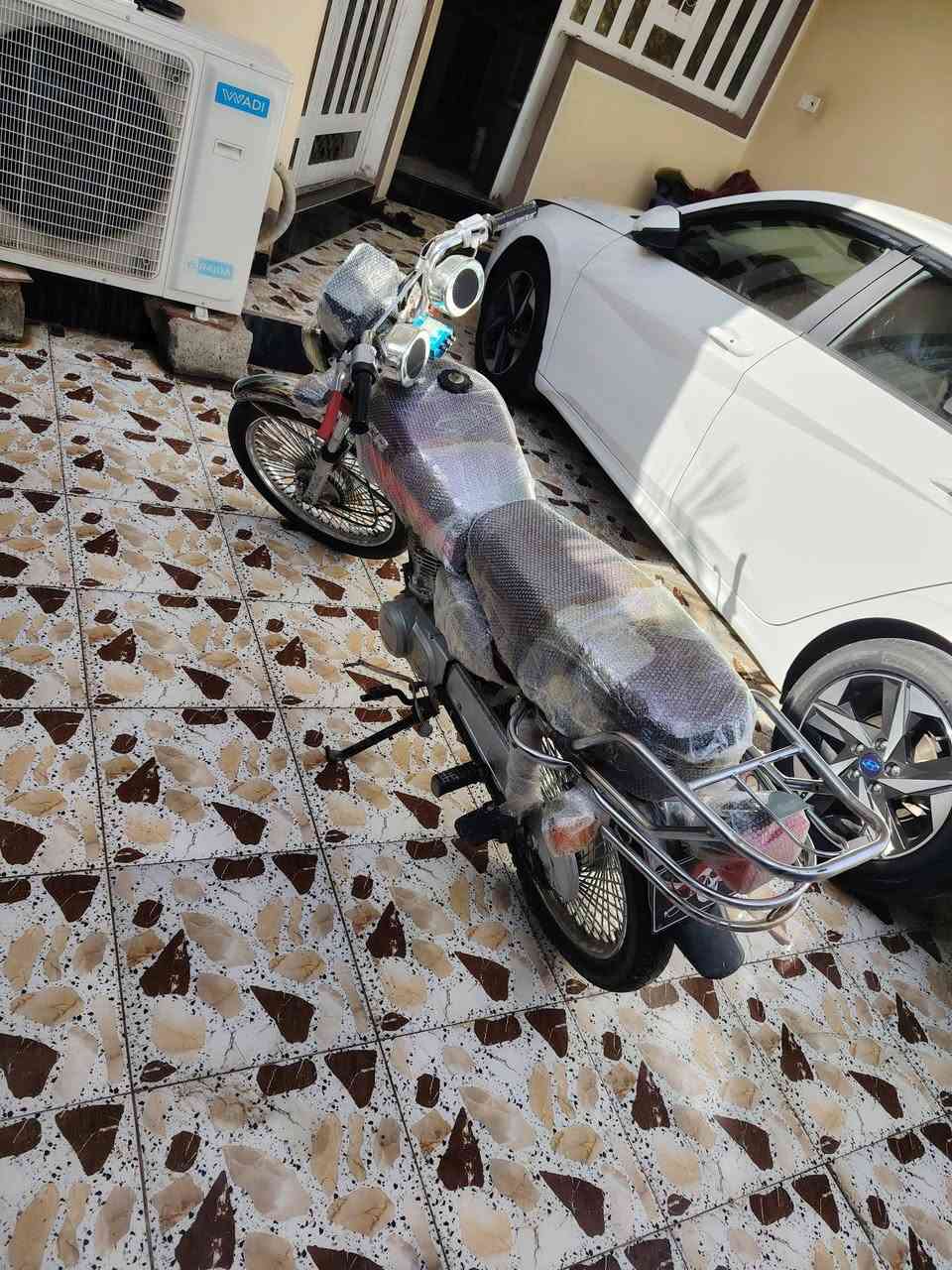 السلام عليكم تايكر موديل 21 للبيع المكان بلدروز فول نضافة اوراق كاملة***********
