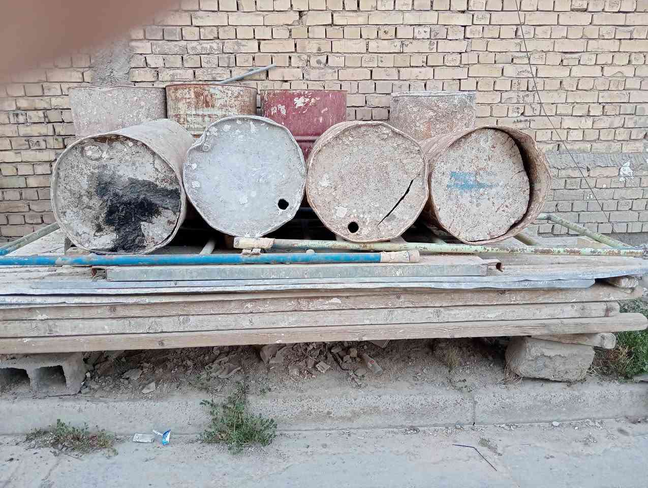 سكله مال بياض 
عدد الجينكو 8 
دراب 11 
سير 6 
سيور 2متر 15
برميل 6 مال سكله 
برميل ماء 2 
قفص حديد 1
***********
